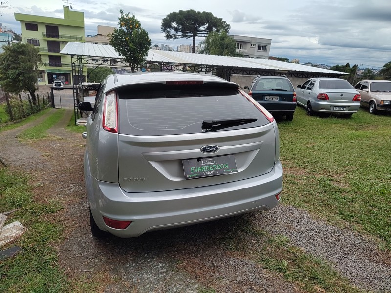 FOCUS 1.6 8V GASOLINA 4P MANUAL - 2011 - CAXIAS DO SUL