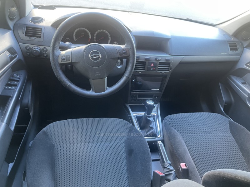 VECTRA 2.0 SFI GT HATCH 8V FLEX 4P MANUAL - 2011 - BENTO GONçALVES