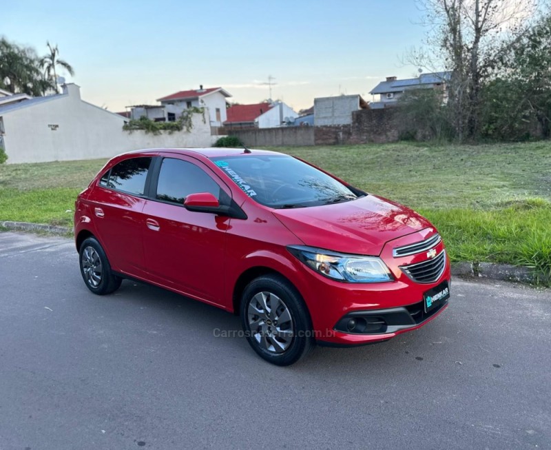 ONIX 1.4 MPFI LT 8V FLEX 4P MANUAL - 2015 - CAMPO BOM