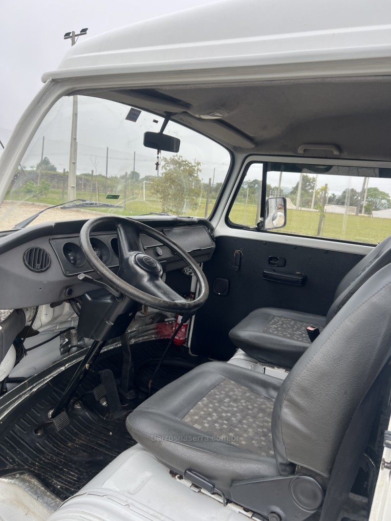 KOMBI 1.6 FURGÃO 8V GASOLINA 3P MANUAL - 2005 - ANTôNIO PRADO