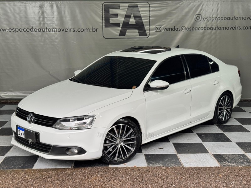 JETTA 2.0 TSI HIGHLINE 211CV GASOLINA 4P DSG - 2014 - NOVA PRATA