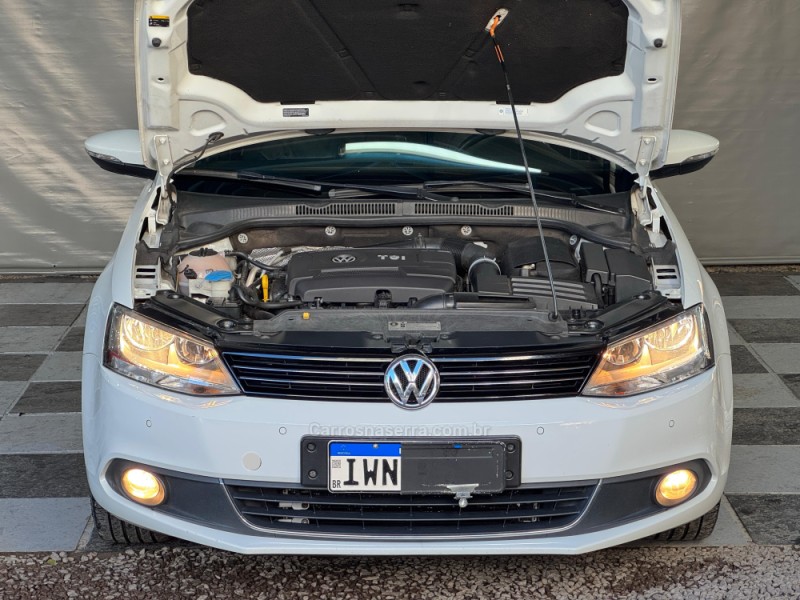 JETTA 2.0 TSI HIGHLINE 211CV GASOLINA 4P DSG - 2014 - NOVA PRATA