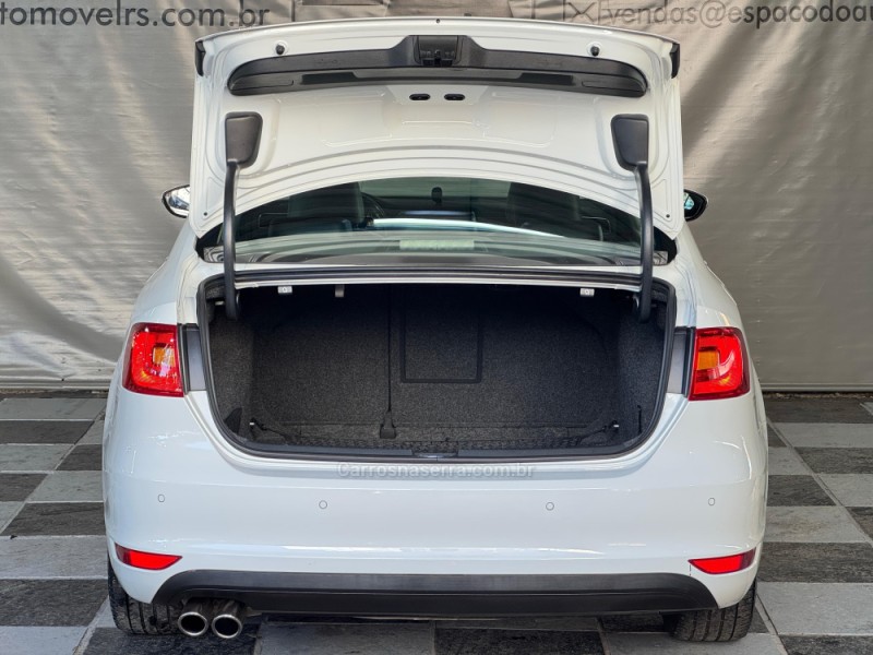 JETTA 2.0 TSI HIGHLINE 211CV GASOLINA 4P DSG - 2014 - NOVA PRATA