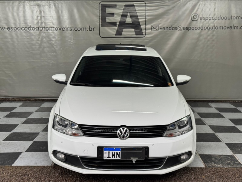 JETTA 2.0 TSI HIGHLINE 211CV GASOLINA 4P DSG - 2014 - NOVA PRATA