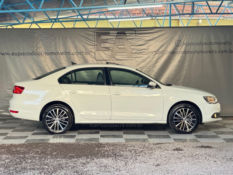JETTA 2.0 TSI HIGHLINE 211CV GASOLINA 4P DSG - 2014 - NOVA PRATA