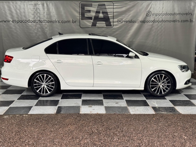 JETTA 2.0 TSI HIGHLINE 211CV GASOLINA 4P DSG - 2014 - NOVA PRATA
