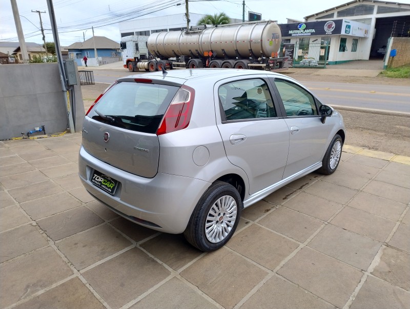PUNTO 1.4 ATTRACTIVE 8V FLEX 4P MANUAL - 2011 - VACARIA