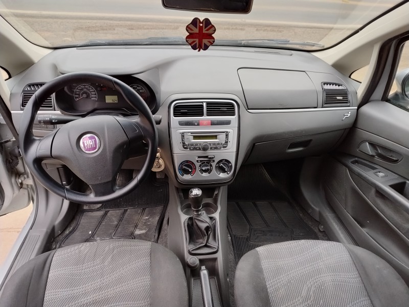 PUNTO 1.4 ATTRACTIVE 8V FLEX 4P MANUAL - 2011 - VACARIA