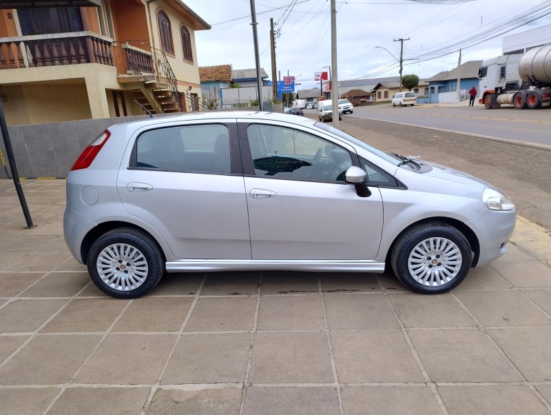 PUNTO 1.4 ATTRACTIVE 8V FLEX 4P MANUAL - 2011 - VACARIA