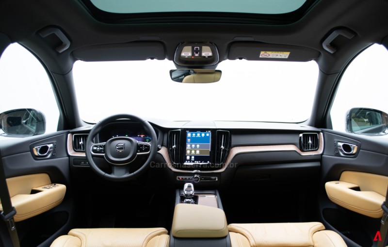 XC60 2.0 T8 ULTIMATE AWD HIBRIDO 4P AUTOMÁTICO - 2023 - GARIBALDI