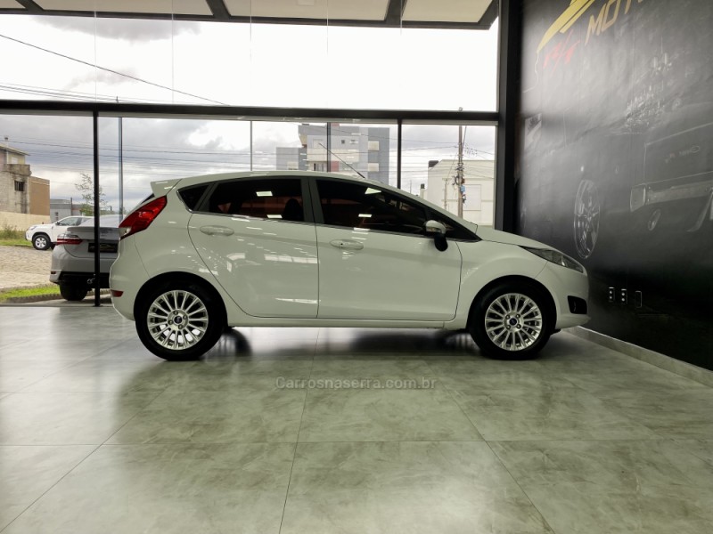 FIESTA 1.0 ECOBOOST TITANIUM HATCH 12V GASOLINA 4P AUTOMÁTICO - 2017 - CAXIAS DO SUL