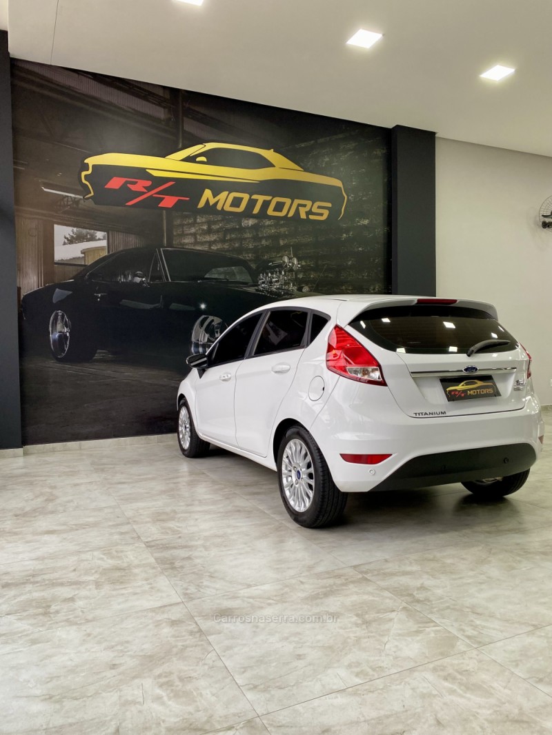 FIESTA 1.0 ECOBOOST TITANIUM HATCH 12V GASOLINA 4P AUTOMÁTICO - 2017 - CAXIAS DO SUL