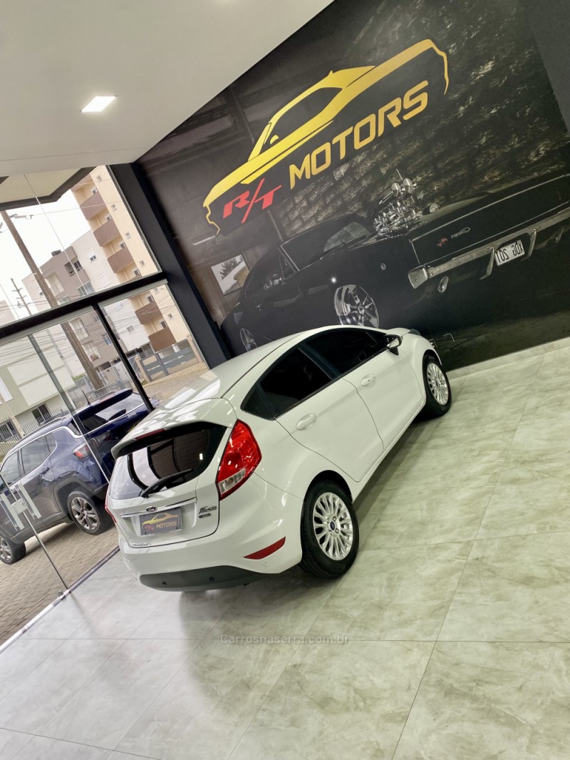 FIESTA 1.0 ECOBOOST TITANIUM HATCH 12V GASOLINA 4P AUTOMÁTICO - 2017 - CAXIAS DO SUL