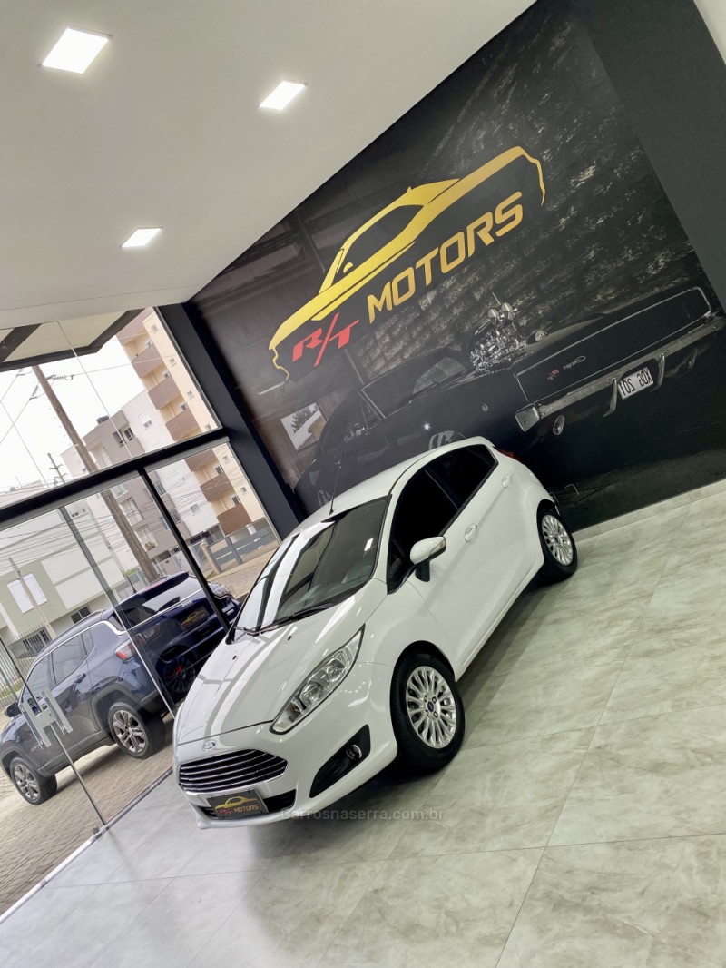 FIESTA 1.0 ECOBOOST TITANIUM HATCH 12V GASOLINA 4P AUTOMÁTICO - 2017 - CAXIAS DO SUL