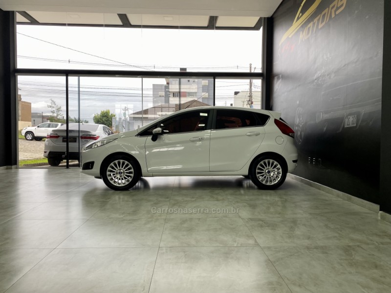 FIESTA 1.0 ECOBOOST TITANIUM HATCH 12V GASOLINA 4P AUTOMÁTICO - 2017 - CAXIAS DO SUL