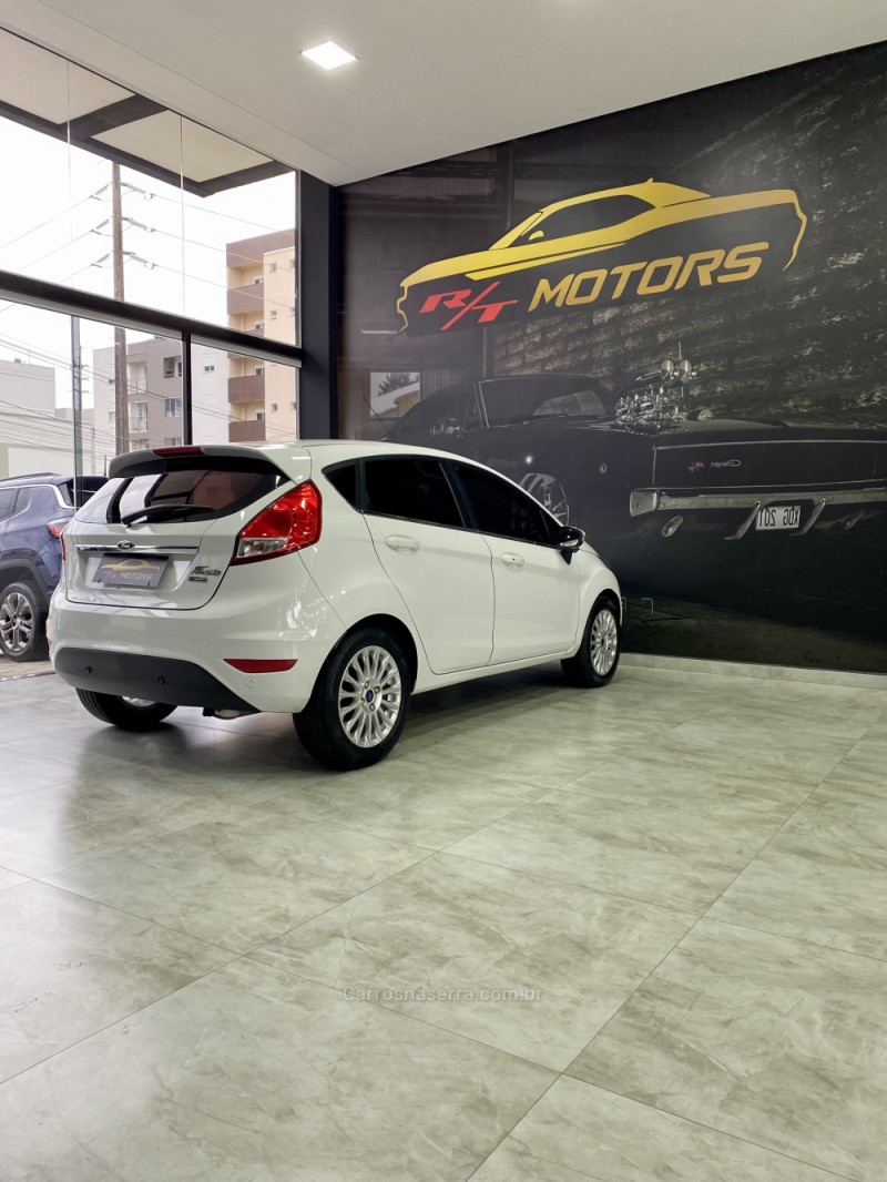 FIESTA 1.0 ECOBOOST TITANIUM HATCH 12V GASOLINA 4P AUTOMÁTICO - 2017 - CAXIAS DO SUL