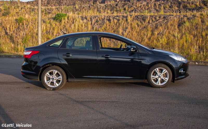 FOCUS 2.0 FC 16V FLEX 4P AUTOMÁTICO - 2014 - FARROUPILHA