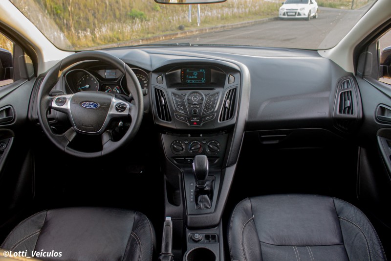 FOCUS 2.0 FC 16V FLEX 4P AUTOMÁTICO - 2014 - FARROUPILHA