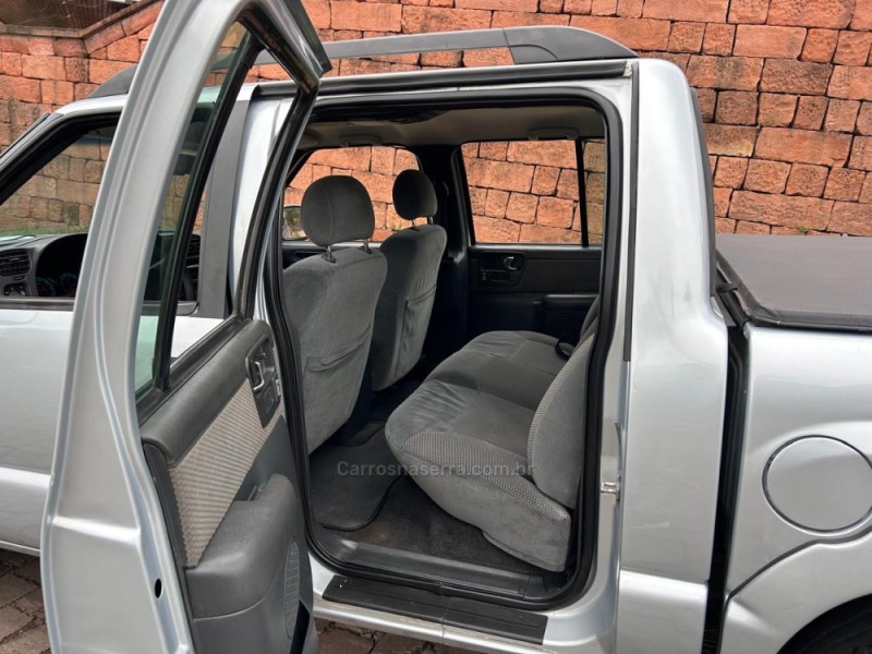 S10 2.4 MPFI ADVANTAGE 4X2 CD 8V FLEX 4P MANUAL - 2011 - VENâNCIO AIRES