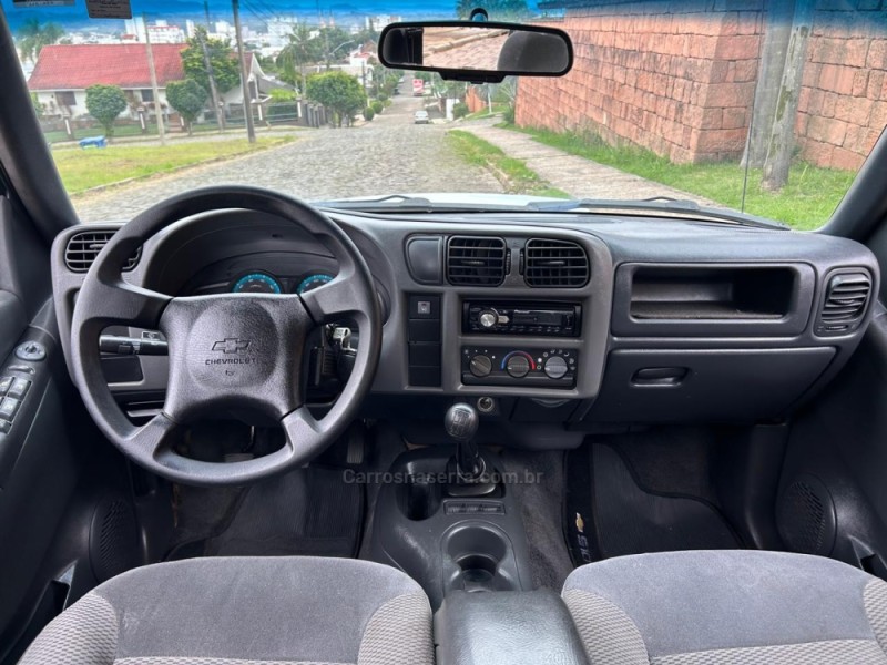 S10 2.4 MPFI ADVANTAGE 4X2 CD 8V FLEX 4P MANUAL - 2011 - VENâNCIO AIRES