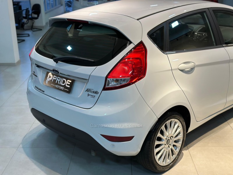 FIESTA 1.6 TITANIUM PLUS HATCH 16V FLEX 4P AUTOMÁTICO - 2016 - CAXIAS DO SUL