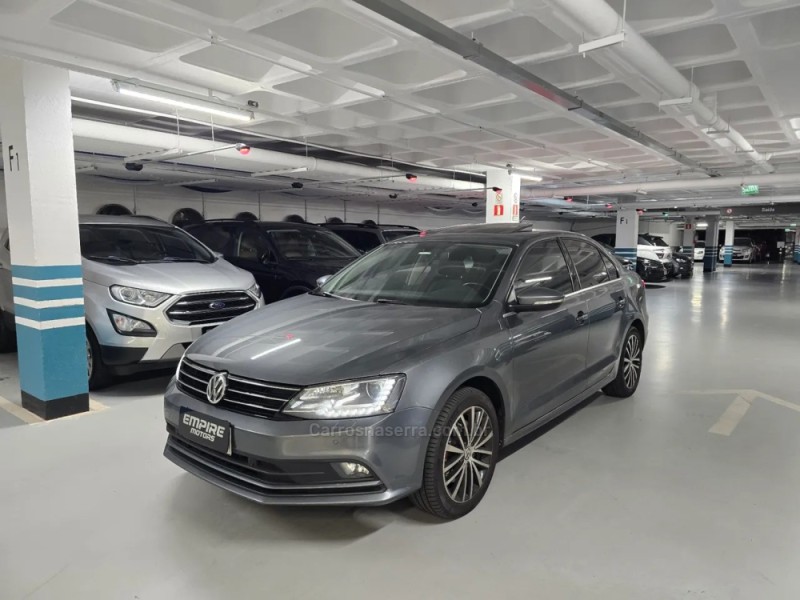 JETTA 2.0 TSI HIGHLINE 211CV GASOLINA 4P DSG - 2017 - PORTO ALEGRE