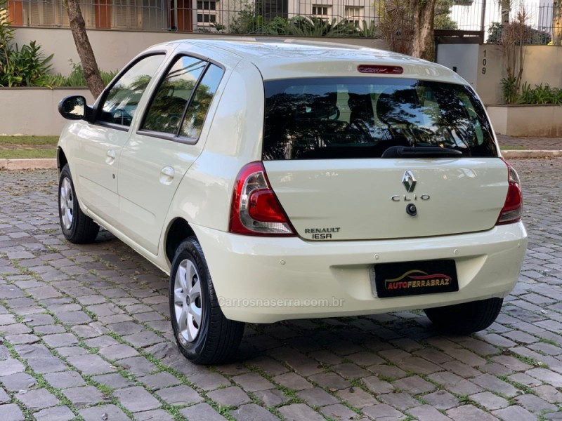 CLIO 1.0 16V FLEX 4P MANUAL - 2016 - SAPIRANGA