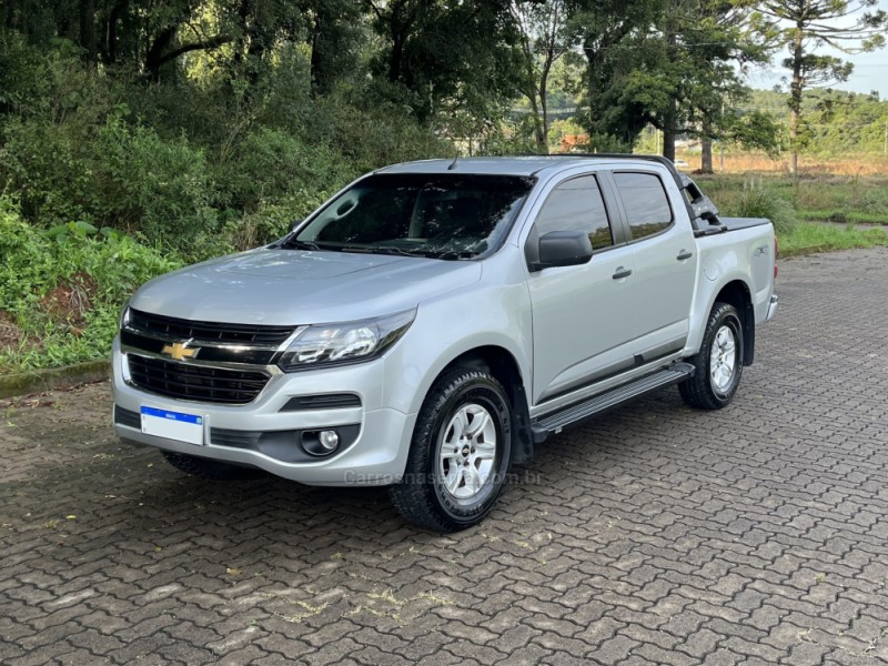 S10 2.8 LS 4X4 CD 16V TURBO DIESEL 4P MANUAL - 2017 - NOVA BASSANO