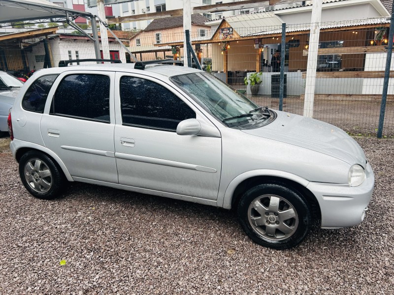 CORSA 1.0 MPFI MILENIUM 8V GASOLINA 4P MANUAL - 2001 - CAXIAS DO SUL