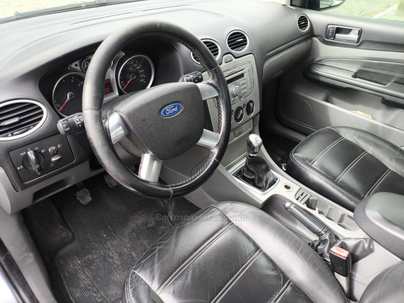 FOCUS 1.6 GLX 16V FLEX 4P MANUAL - 2013 - FARROUPILHA