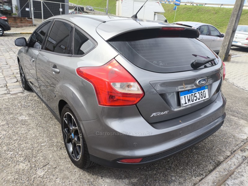 FOCUS 1.6 GLX 16V FLEX 4P MANUAL - 2015 - FARROUPILHA
