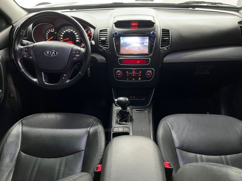 SORENTO 2.4 EX2 4X2 16V GASOLINA 4P AUTOMÁTICO - 2015 - FELIZ