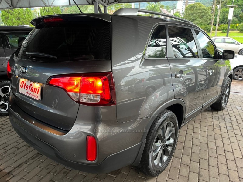 SORENTO 2.4 EX2 4X2 16V GASOLINA 4P AUTOMÁTICO - 2015 - FELIZ
