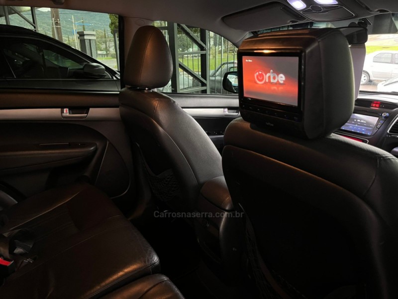 SORENTO 2.4 EX2 4X2 16V GASOLINA 4P AUTOMÁTICO - 2015 - FELIZ