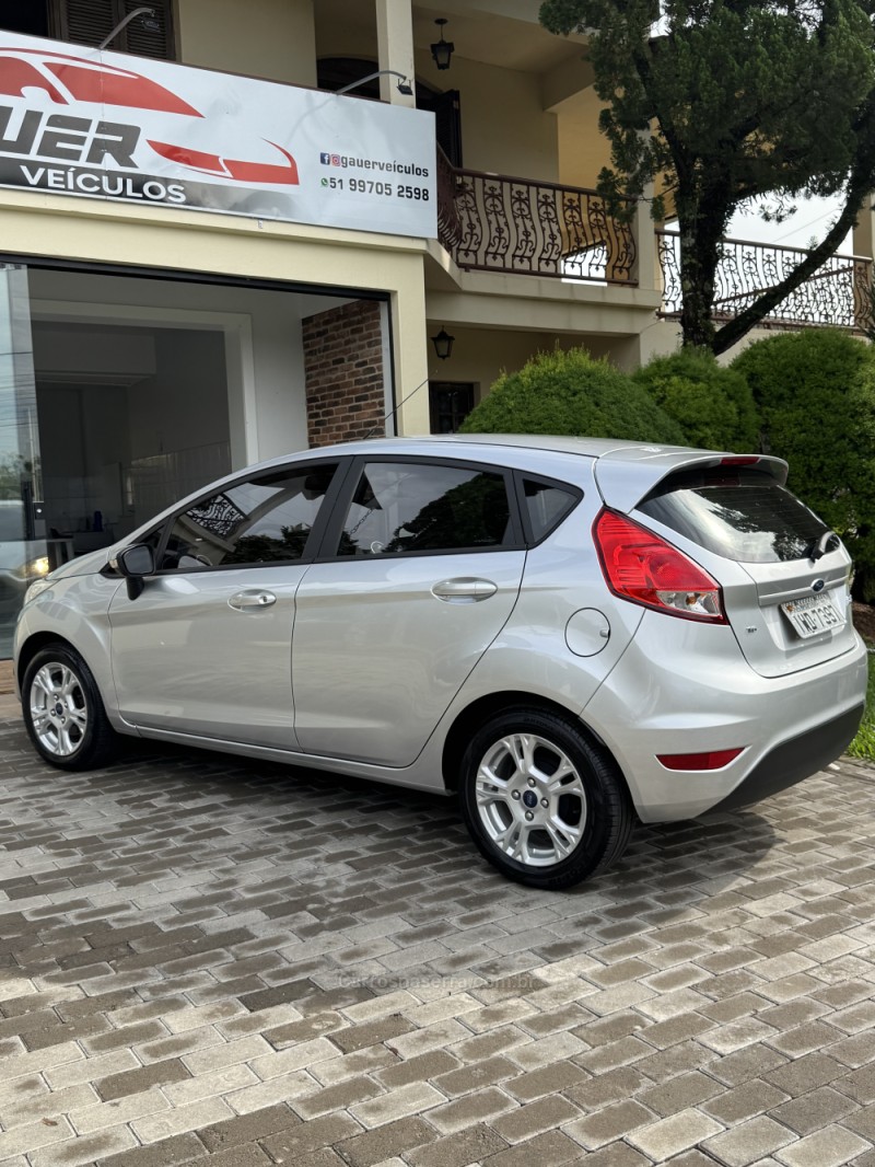FIESTA 1.6 SE HATCH PLUS 16V FLEX 4P MANUAL - 2015 - ENCANTADO