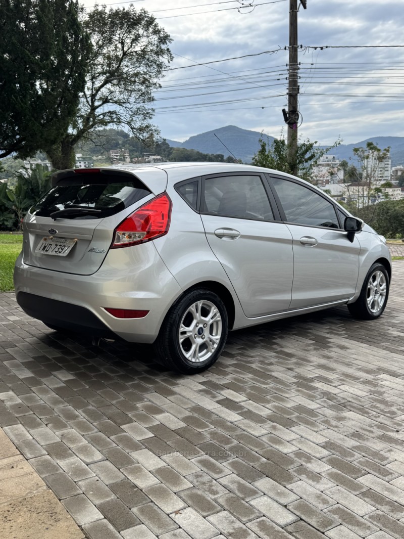 FIESTA 1.6 SE HATCH PLUS 16V FLEX 4P MANUAL - 2015 - ENCANTADO