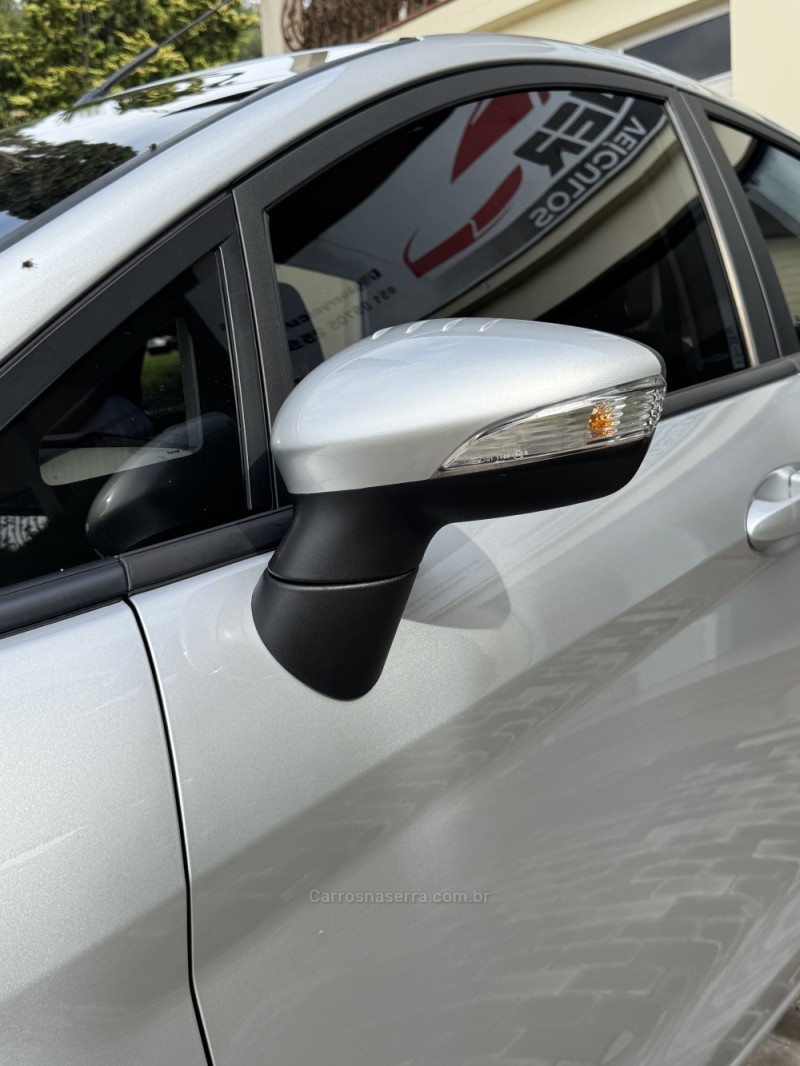 FIESTA 1.6 SE HATCH PLUS 16V FLEX 4P MANUAL - 2015 - ENCANTADO