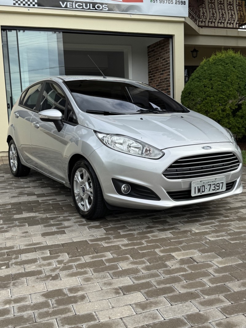 FIESTA 1.6 SE HATCH PLUS 16V FLEX 4P MANUAL - 2015 - ENCANTADO