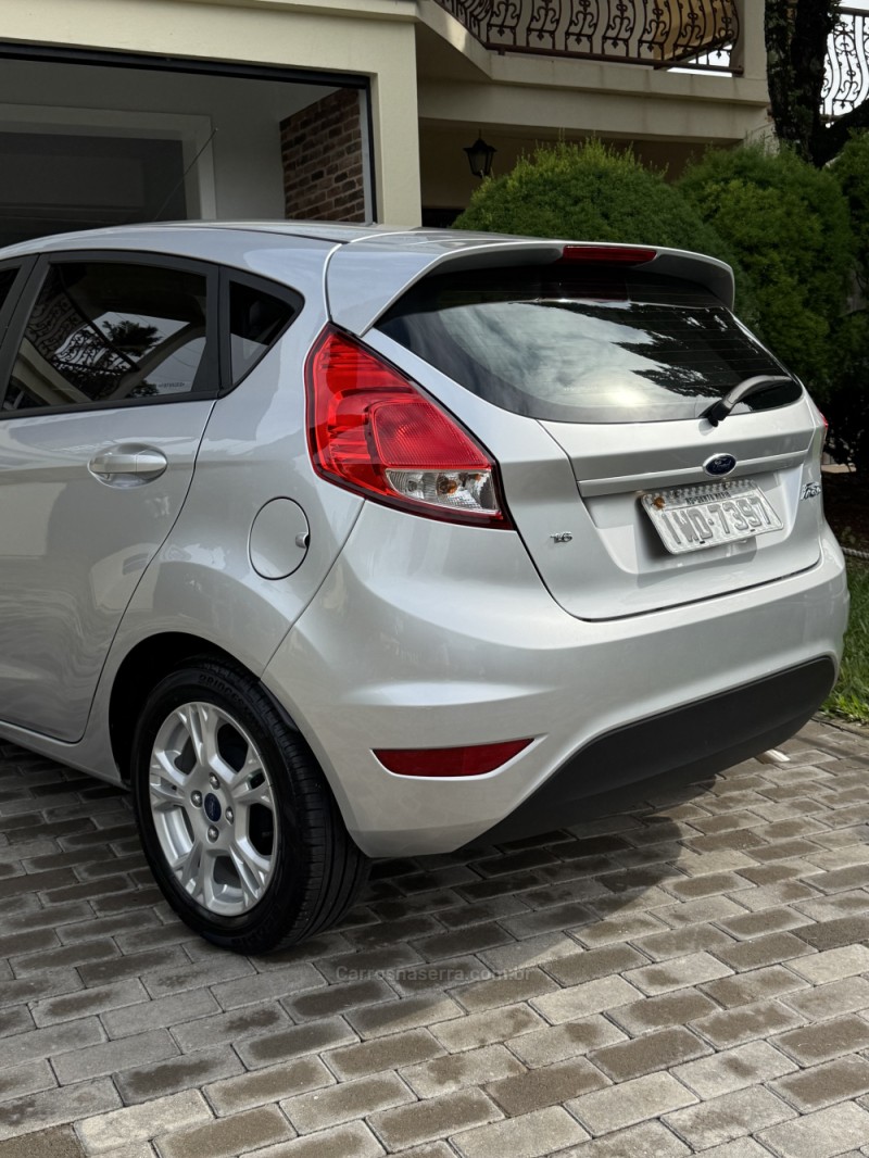 FIESTA 1.6 SE HATCH PLUS 16V FLEX 4P MANUAL - 2015 - ENCANTADO