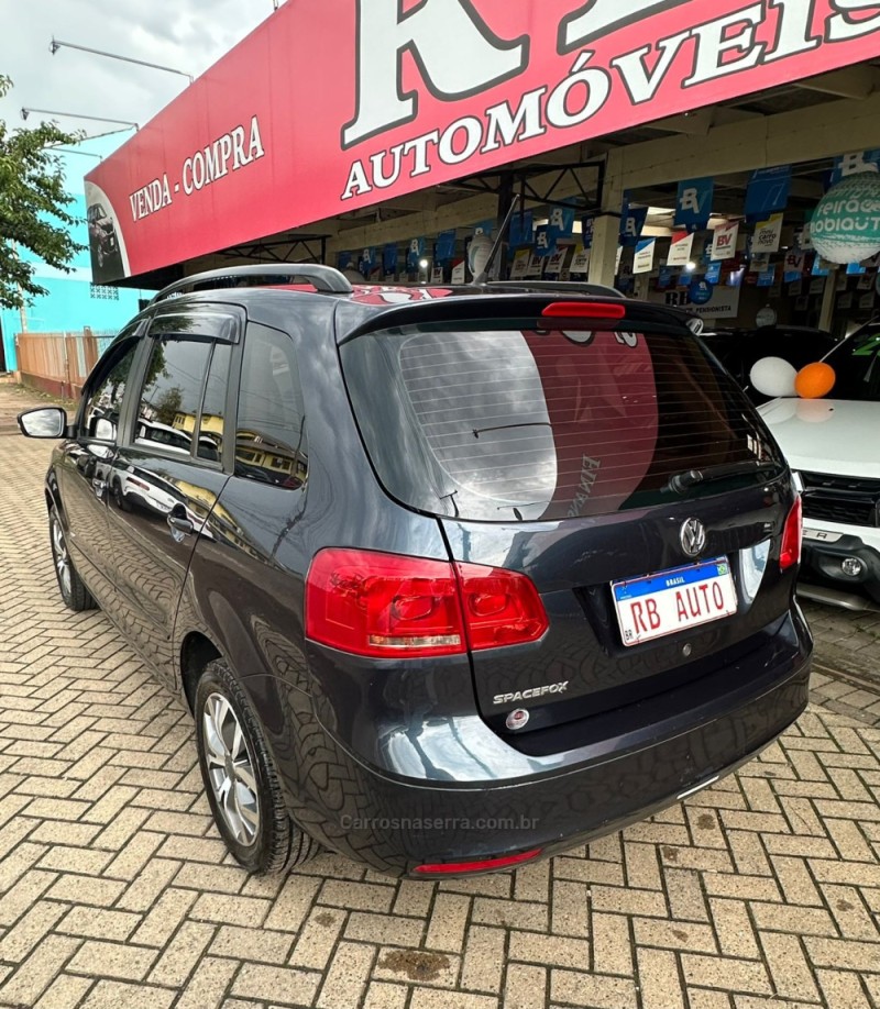 SPACEFOX 1.6 MI TREND 8V FLEX 4P MANUAL - 2013 - PAROBé