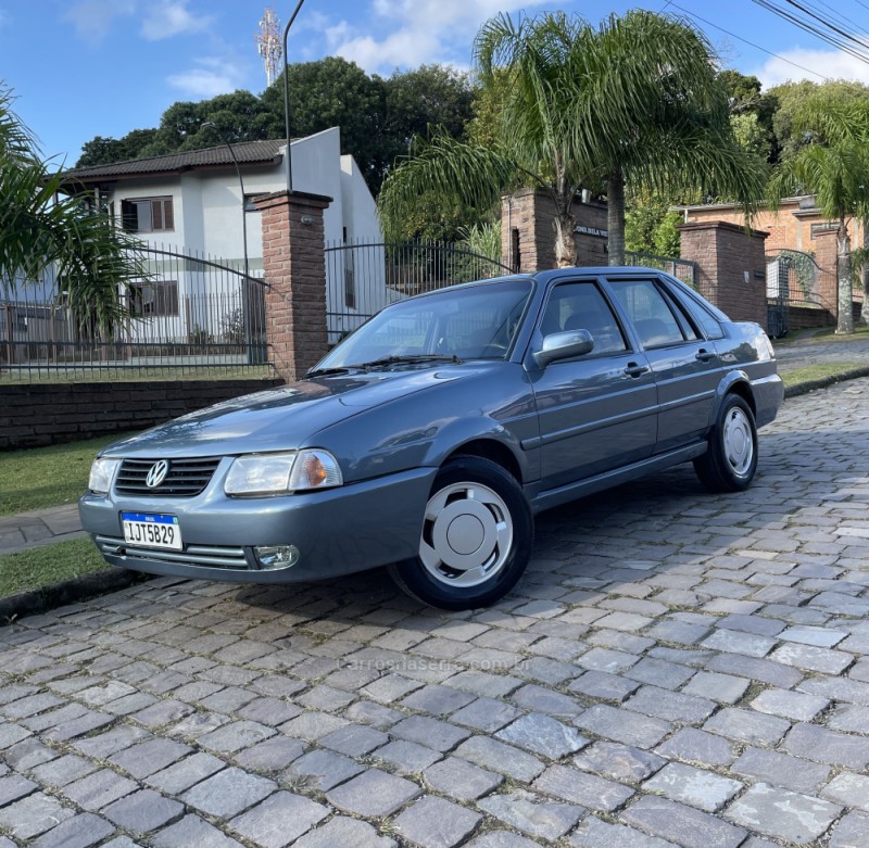 SANTANA 1.8 MI 8V GASOLINA 4P MANUAL - 2001 - CAXIAS DO SUL