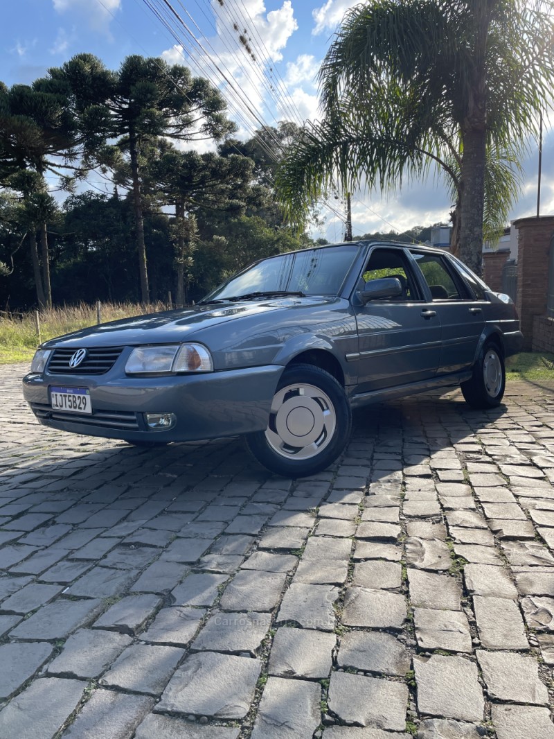 SANTANA 1.8 MI 8V GASOLINA 4P MANUAL - 2001 - CAXIAS DO SUL