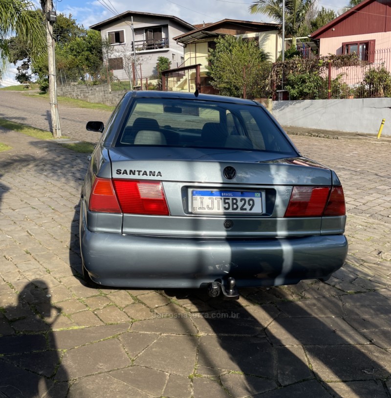 SANTANA 1.8 MI 8V GASOLINA 4P MANUAL - 2001 - CAXIAS DO SUL