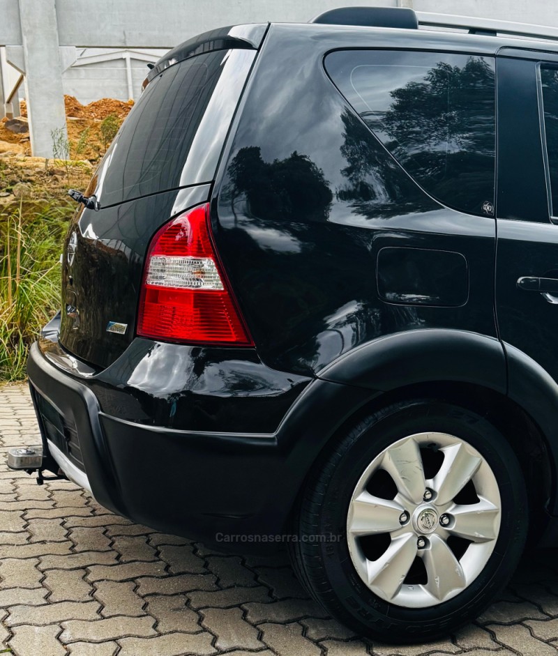 LIVINA 1.8 SL X-GEAR 16V FLEX 4P AUTOMÁTICO - 2014 - CAXIAS DO SUL