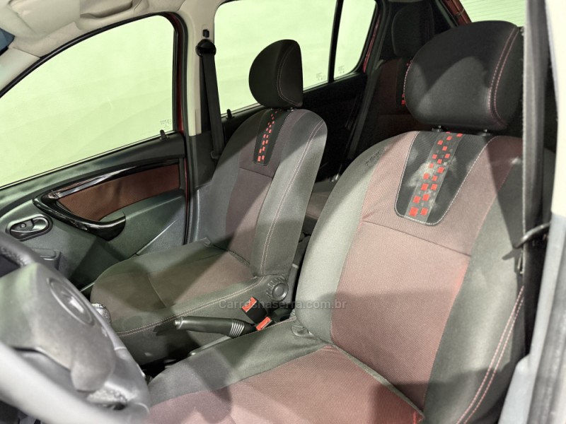 SANDERO 1.6 STEPWAY 8V FLEX 4P MANUAL - 2014 - NOVO HAMBURGO