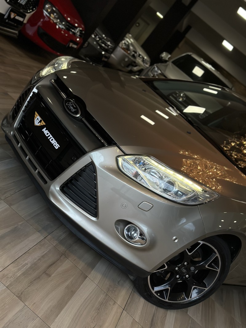FOCUS 2.0 TITANIUM PLUS 16V FLEX 4P AUTOMÁTICO - 2015 - CAXIAS DO SUL