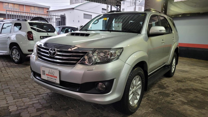 HILUX SW4 3.0 SRV 4X4 7 LUGARES 16V TURBO INTERCOOLER DIESEL 4P AUTOMÁTICO