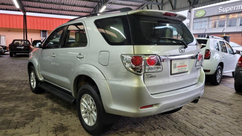 HILUX SW4 3.0 SRV 4X4 7 LUGARES 16V TURBO INTERCOOLER DIESEL 4P AUTOMÁTICO - 2014 - GARIBALDI