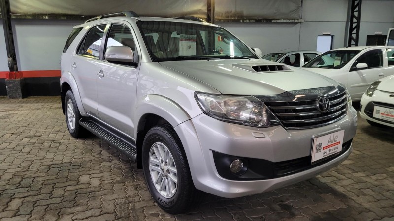 HILUX SW4 3.0 SRV 4X4 7 LUGARES 16V TURBO INTERCOOLER DIESEL 4P AUTOMÁTICO - 2014 - GARIBALDI