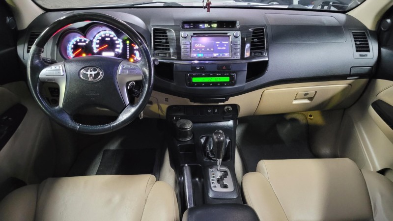 HILUX SW4 3.0 SRV 4X4 7 LUGARES 16V TURBO INTERCOOLER DIESEL 4P AUTOMÁTICO - 2014 - GARIBALDI